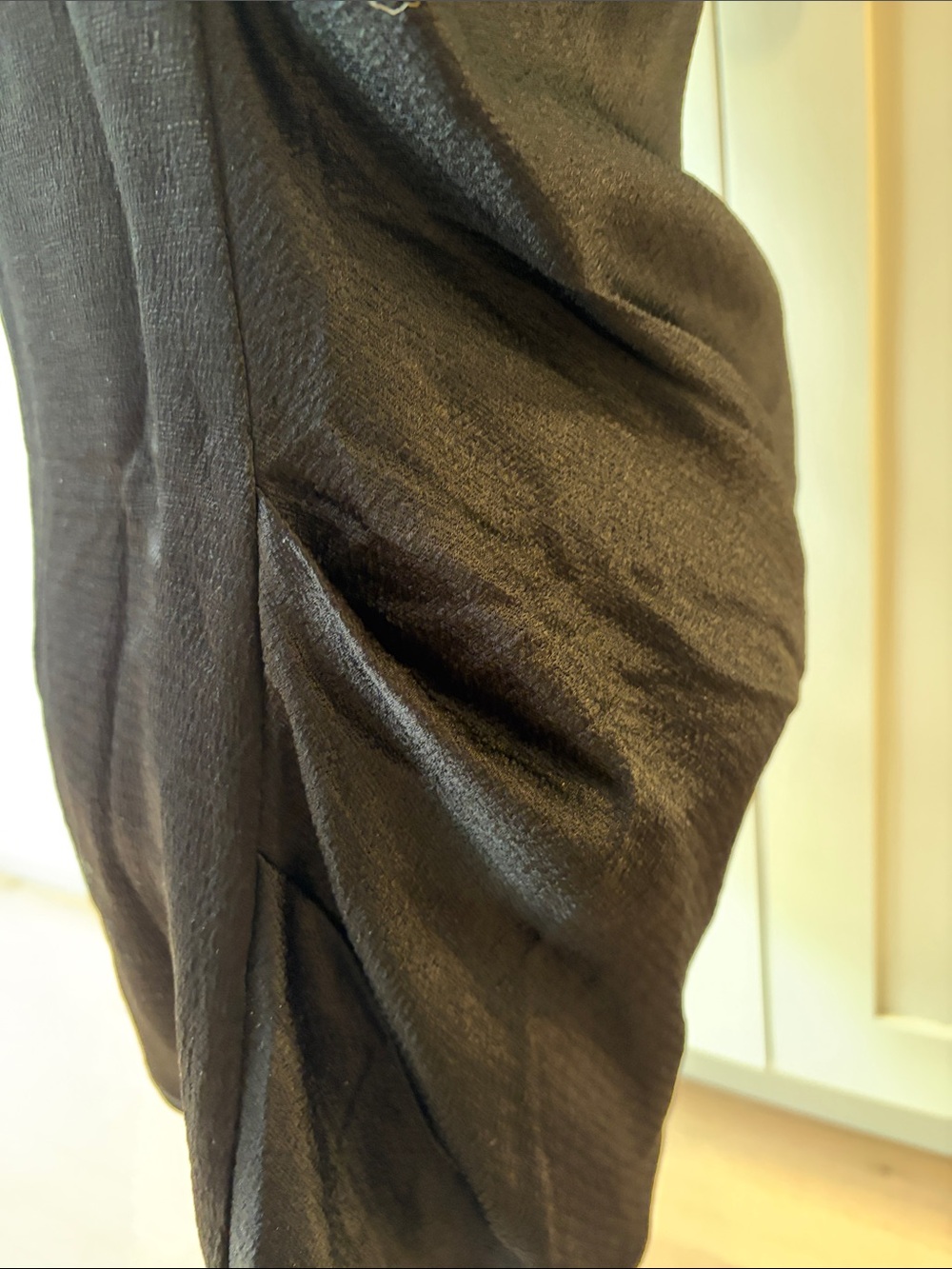 NEW Banana Republic Hammered Satin finish Black Sleeveless Ruched Blouse - Picture 7 of 12